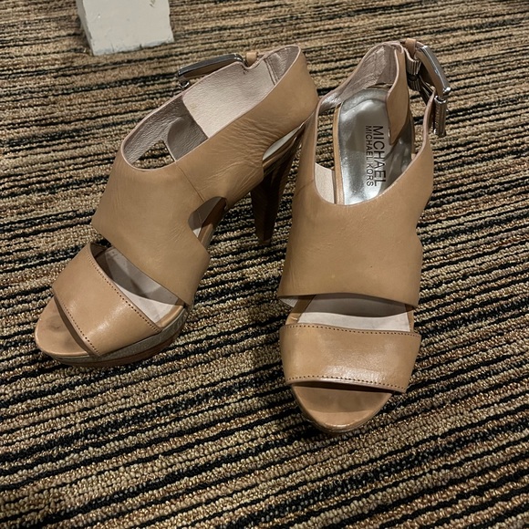 Cute heels Michael by Michael Kors great condition barely worn - Picture 1 of 5